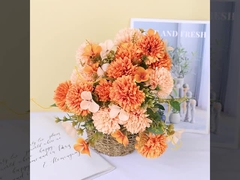 การตกแต่งด้วยพาราหอมเทียม ดอกไม้ผ้าไหม มะเขือเทศ