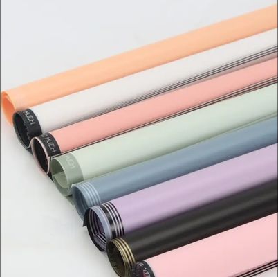 ราคาดี กระดาษบรรจุขอบทองสีขีดขวาง 57*57CM สําหรับกระดาษบรรจุของขวัญ ออนไลน์