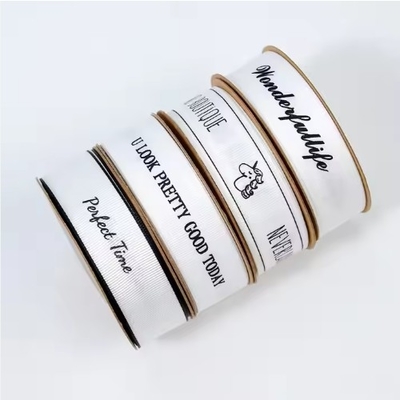 ซื้อ สายสับปันสีพอลิเอสเตอร์ที่เป็นมิตรต่อสิ่งแวดล้อม สายสับปันสีซาติน Grosgrain สําหรับตกแต่งและของขวัญหรู online manufacture