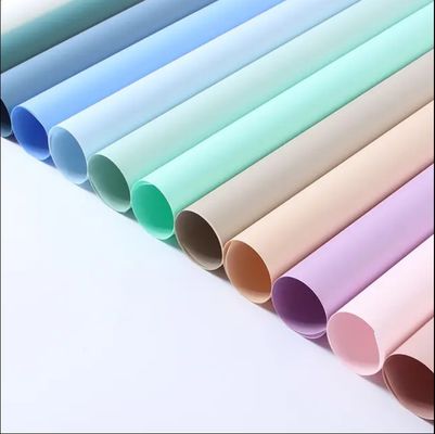 ซื้อ สีที่กําหนดเอง กระดาษกันน้ําแผ่นพลาสติกแข็ง ซีลโลฟานกล่องสําหรับดอกไม้สด การผลิตออนไลน์