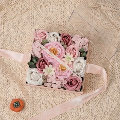 ซื้อ Luxury Handmade Forever ดอกไม้สบู่ Rose Bouquet ในกล่องอะคริลิค,Elegant กลิ่นหอมดอกไม้สบู่สำหรับวันวาเลนไทน์, คริสต์มาสและวันเกิด การผลิตออนไลน์