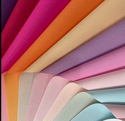 ราคาดี กระดาษบรรจุดอกไม้ดอกไม้ กระดาษบรรจุดอกไม้หลายสีกันน้ํา กระดาษสีแข็งสําหรับดอกไม้ 58*58cm ออนไลน์