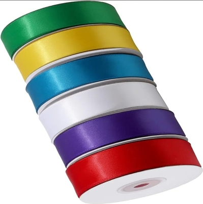 ราคาดี โรงงานขายยอดขาย Liston Satin Ribbon Roll สีแข็ง เทปริบอนพอลิเอสเตอร์ประดับสําหรับการบรรจุของขวัญ ออนไลน์