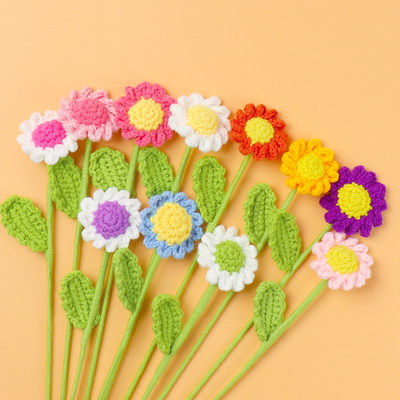 ราคาดี สีหลากหลาย ทําด้วยมือ crochet ดอกไม้เดซี่ พวงดอกไม้เทียมสร้างสรรค์ ของขวัญวันวาเลนไทน์ที่สมบูรณ์แบบสําหรับเพื่อนที่ดีที่สุด ออนไลน์