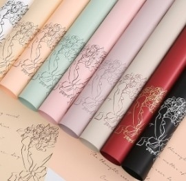 ราคาดี กระดาษห่อดอกไม้ลายดอกไม้กันน้ำ ขนาด 56*56 ซม. สำหรับห่อช่อดอกไม้และห่อของขวัญ ออนไลน์