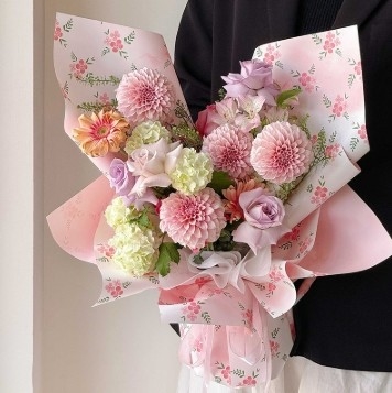 ราคาดี พาร์ติสู กระดาษดอกไม้สด พร้อมการจัดดอกไม้และบรรจุดอกไม้สด 57*57cm ออนไลน์