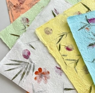 กระดาษห่อดอกไม้ลายใบไม้สำหรับเทศกาลดอกไม้ มีหลายสี