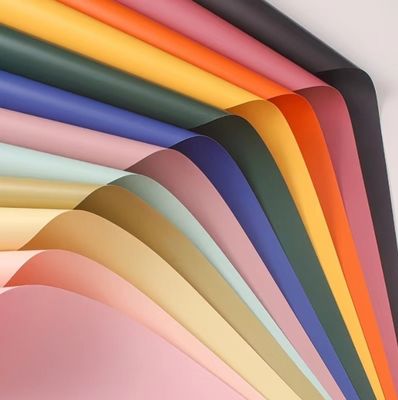 ราคาดี งานดอกไม้และกระดาษรักครั้งแรกสีแข็ง การผสมผสานที่สมบูรณ์แบบสําหรับเทศกาล Qixi ของขวัญวันวาเลนไทน์ ออนไลน์