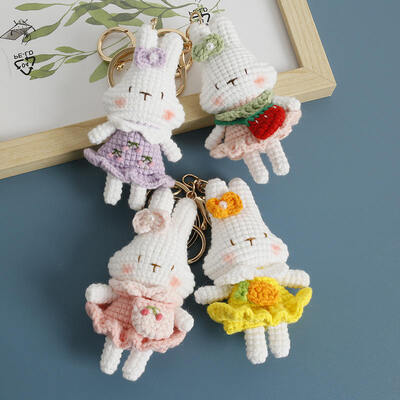 ราคาดี Handmade Knitted Rabbit Keychain Cute Wool Knitted Flowered Rabbit Doll Handcrafted Exquisite Decorative Item ออนไลน์